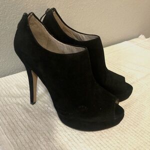 Vince Camuto Stiletto Open Toe Booties Suede size 8
